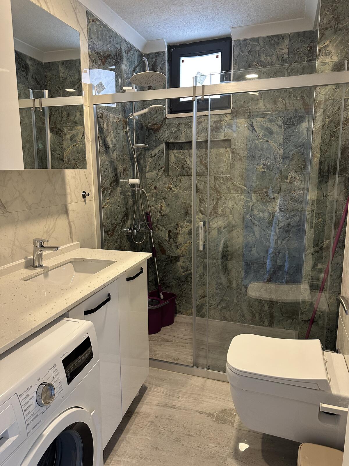 Ana banyo ve çamaşır odası